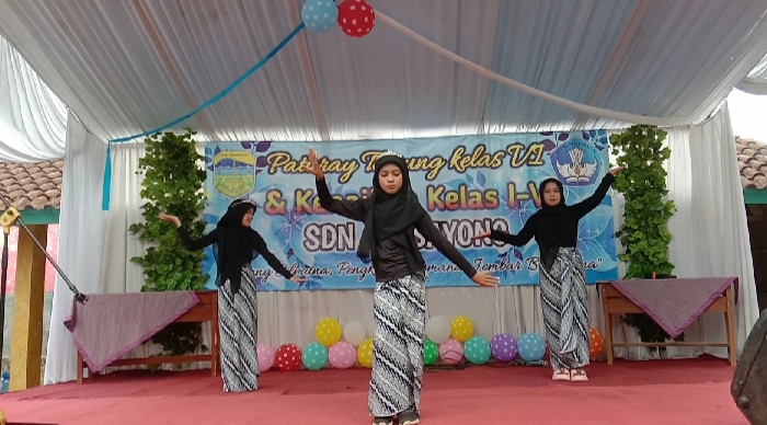 Tari Mojang Priangan Memukau dalam Perayaan Kenaikan Kelas